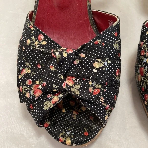 CLIFFS Sandals by White Mountain - Picture 2 of 13